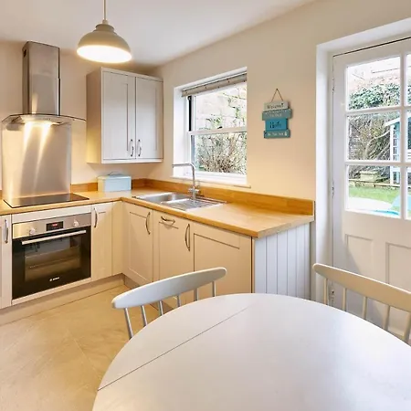 Host & - Richemont *