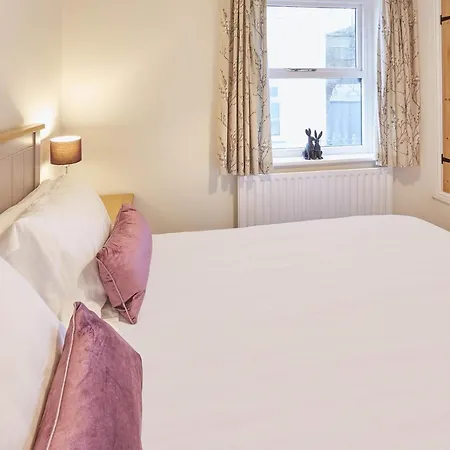 Host & - Richemont Nyaraló *